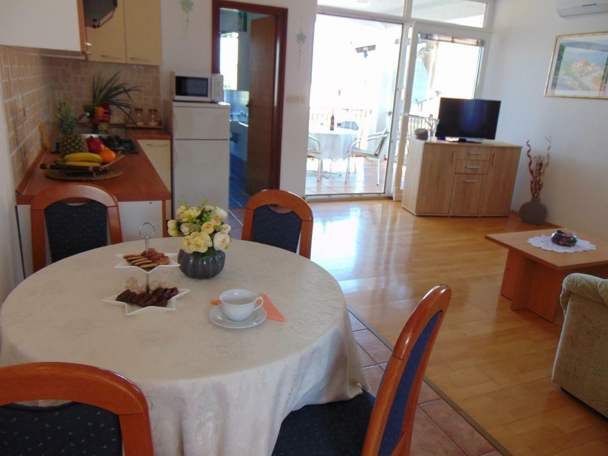 Apartment Mia Malinska Bagian luar foto
