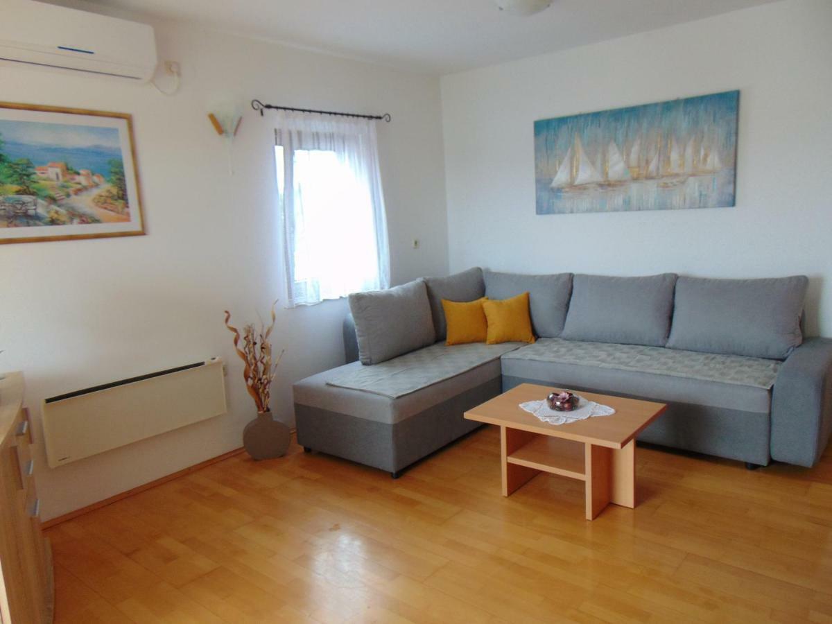 Apartment Mia Malinska Bagian luar foto